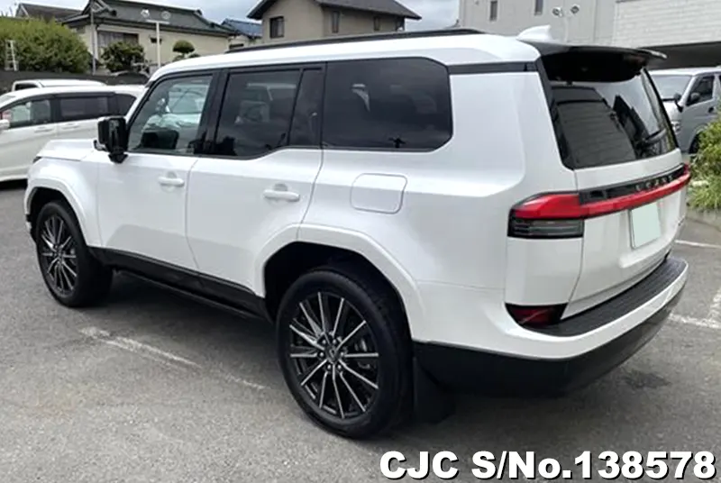 Lexus GX 550 in Pearl for Sale Image 1