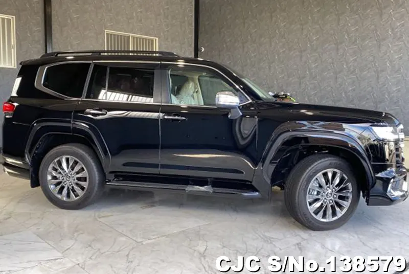 Toyota Land Cruiser in Black for Sale Image 5