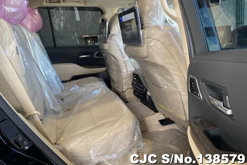 Toyota Land Cruiser in Black for Sale Image 8