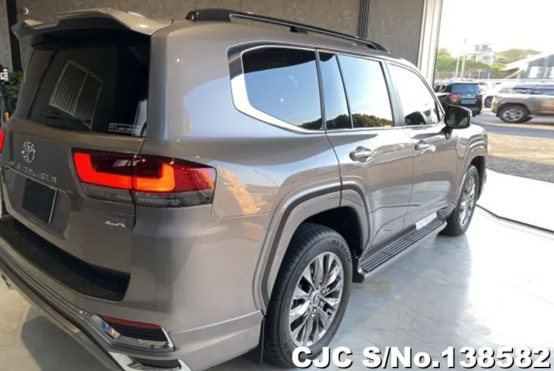 Toyota Land Cruiser in Brown for Sale Image 2