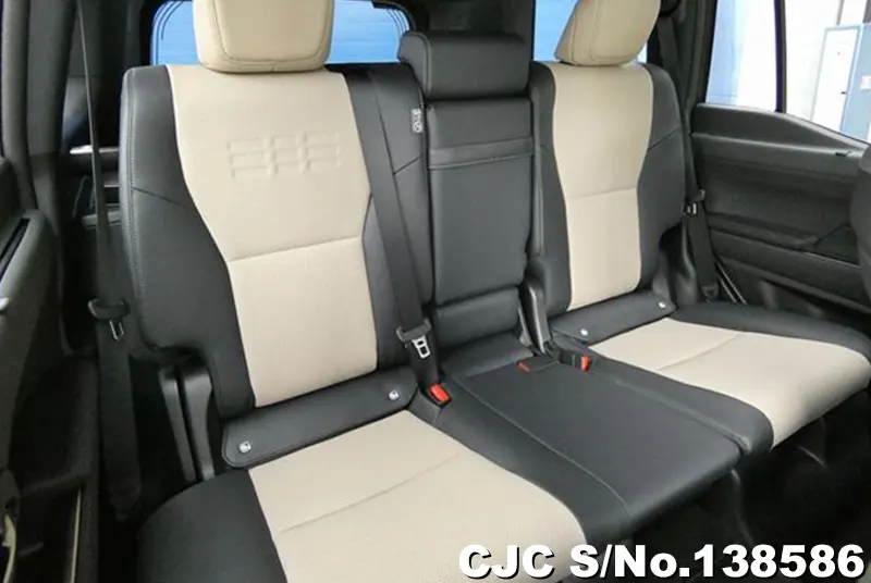 Lexus GX 550 in Pearl for Sale Image 10