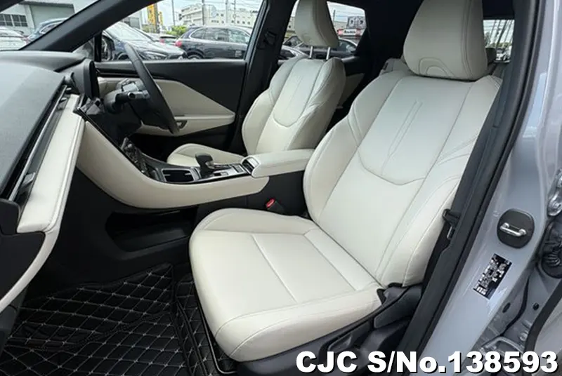 Lexus LBX in Gray for Sale Image 9