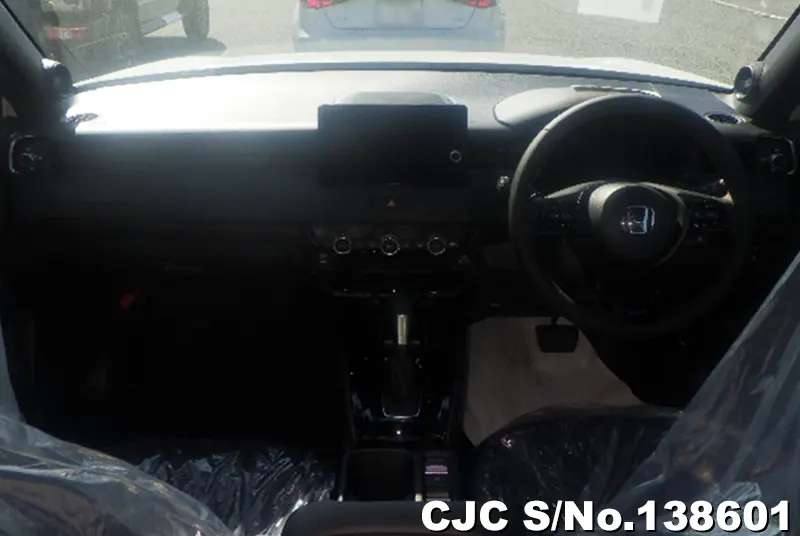 Honda Vezel in White for Sale Image 4