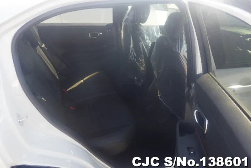 Honda Vezel in White for Sale Image 6