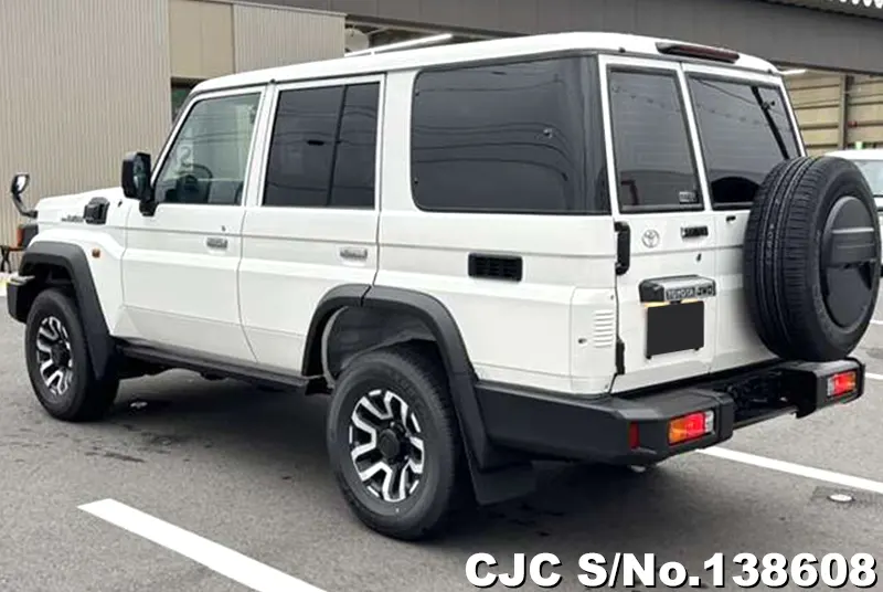 Toyota Land Cruiser in White for Sale Image 1