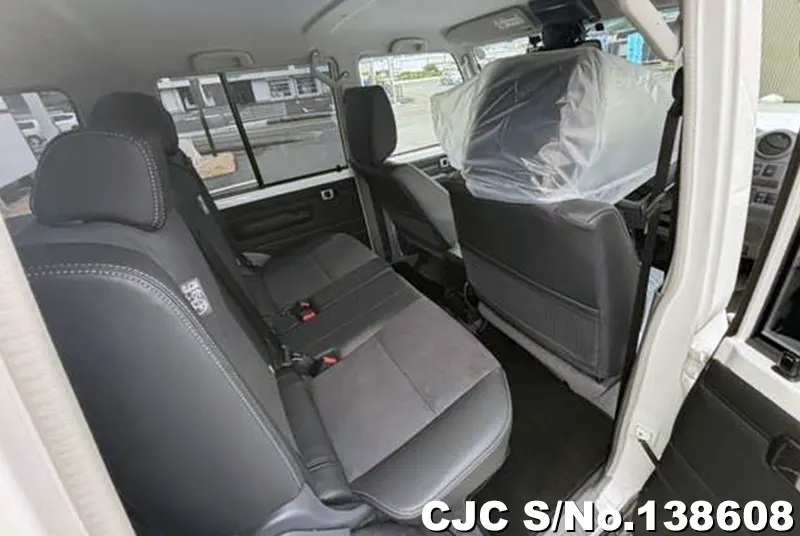 Toyota Land Cruiser in White for Sale Image 13