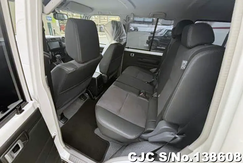 Toyota Land Cruiser in White for Sale Image 14