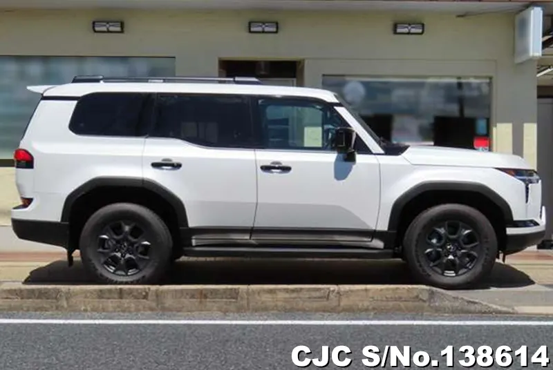Lexus GX 550 in Pearl for Sale Image 5