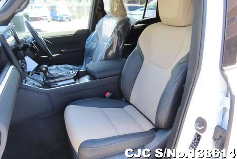 Lexus GX 550 in Pearl for Sale Image 10