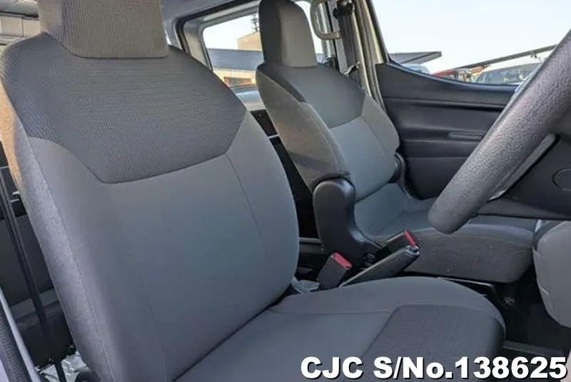 Nissan NV200 in Silver for Sale Image 12