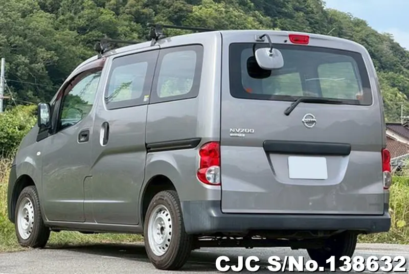 Nissan NV200 in Gray for Sale Image 1