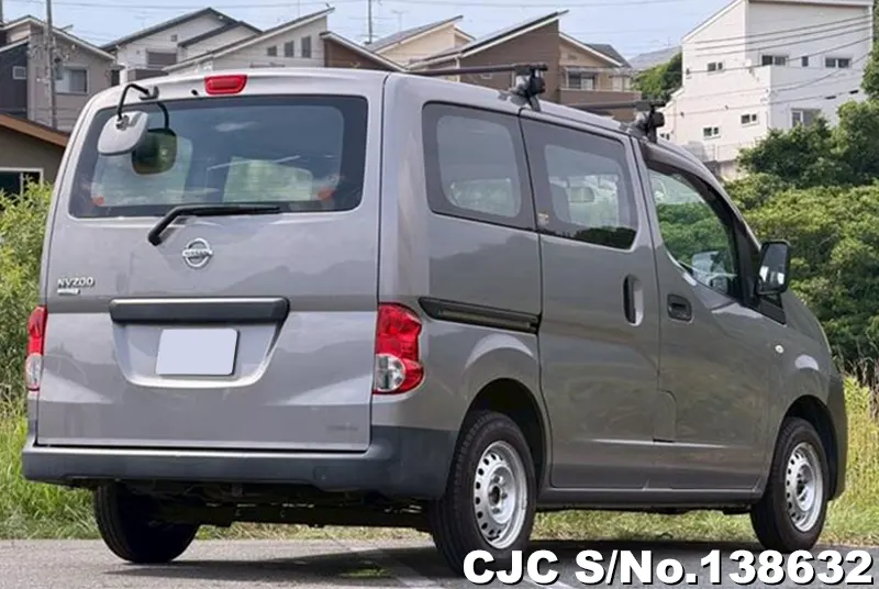 Nissan NV200 in Gray for Sale Image 2