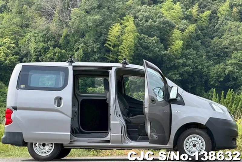 Nissan NV200 in Gray for Sale Image 8