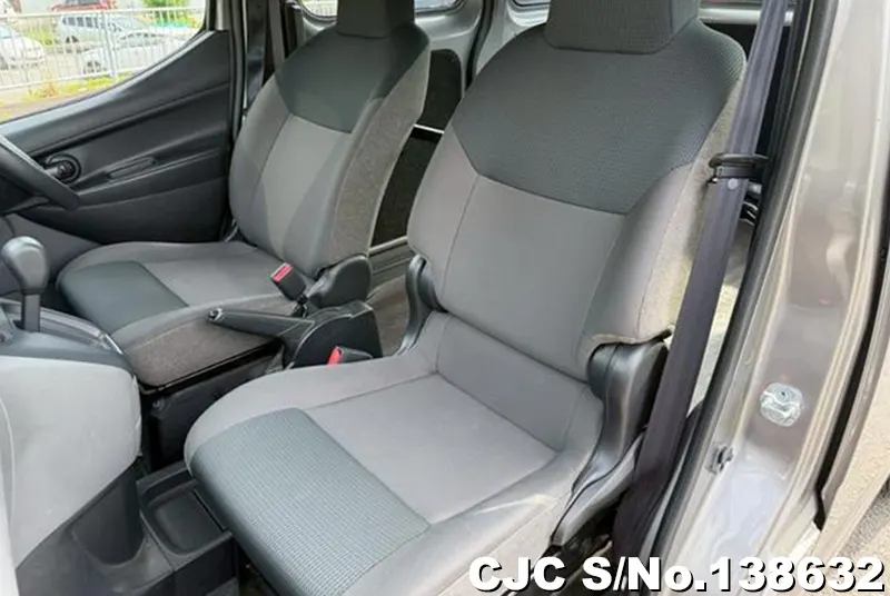 Nissan NV200 in Gray for Sale Image 16