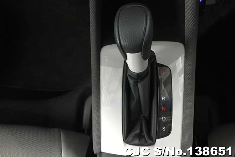 Honda Fit in White for Sale Image 9