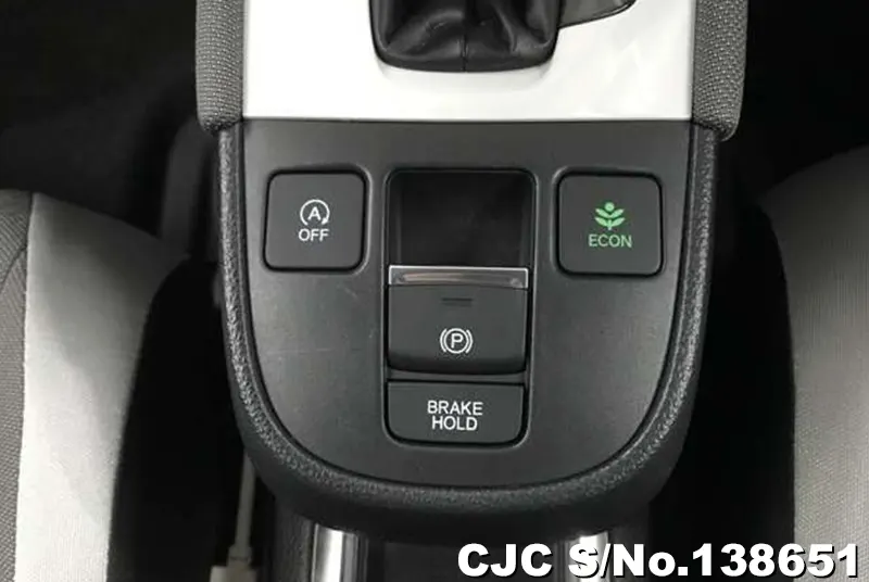 Honda Fit in White for Sale Image 10