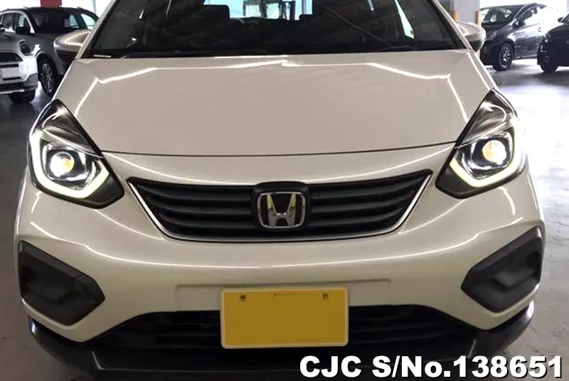 Honda Fit in White for Sale Image 1