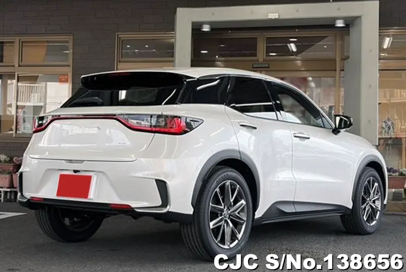 Lexus LBX in Pearl for Sale Image 2