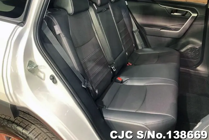 Toyota Rav4 in White for Sale Image 8