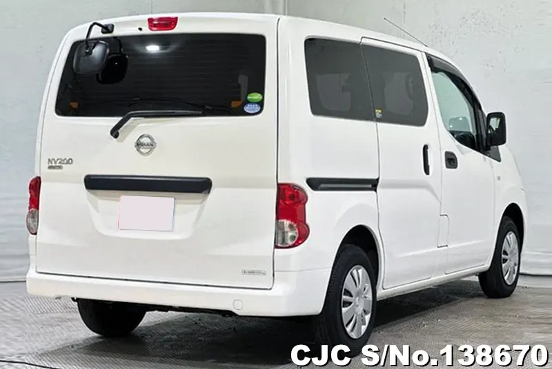 Nissan NV200 in White for Sale Image 2
