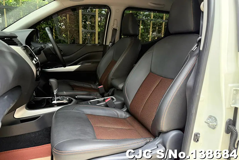 Nissan Navara in Black for Sale Image 9