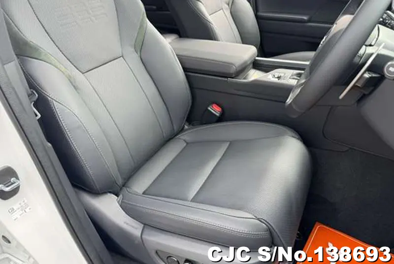 Lexus GX 550 in White for Sale Image 8