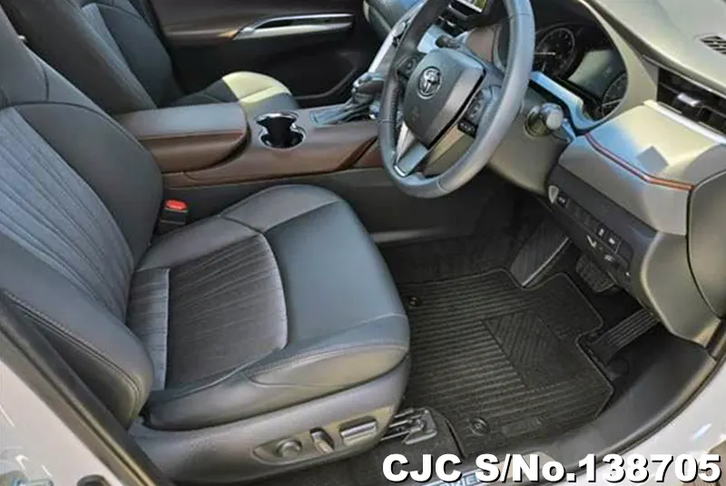 Toyota Harrier in White for Sale Image 7