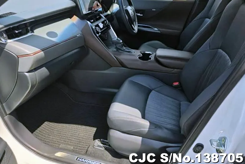 Toyota Harrier in White for Sale Image 8