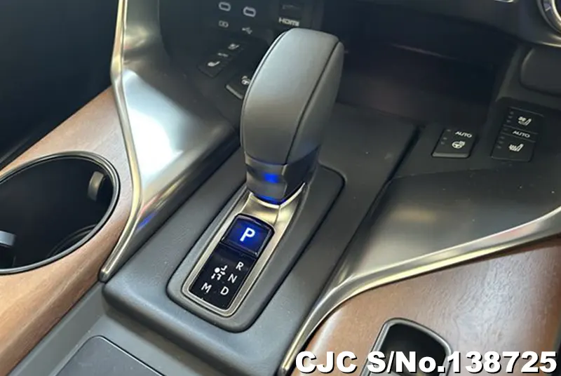 Lexus LX700H in Pearl for Sale Image 10