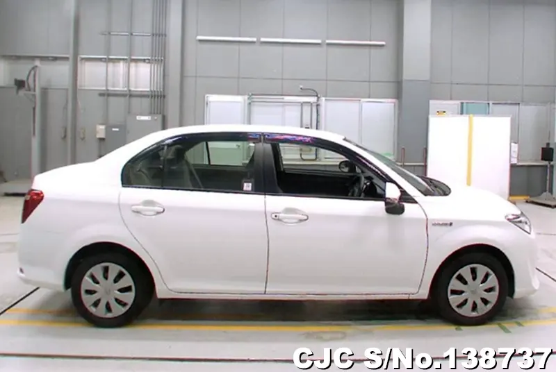 Toyota Corolla Axio in White for Sale Image 4
