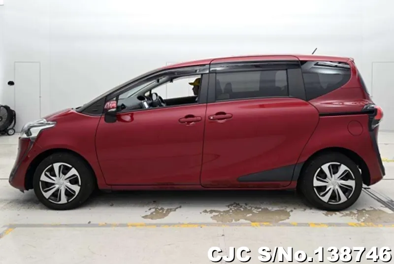Toyota Sienta in Red for Sale Image 7