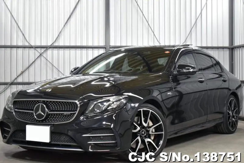 Mercedes Benz E Class in Black for Sale Image 3