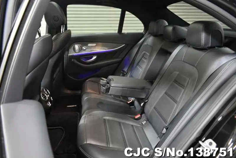Mercedes Benz E Class in Black for Sale Image 11