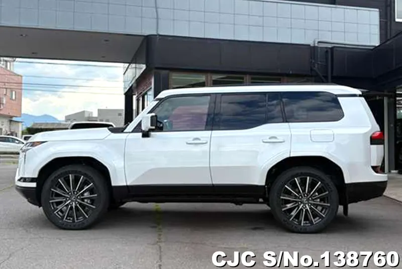 Lexus GX 550 in Pearl for Sale Image 4