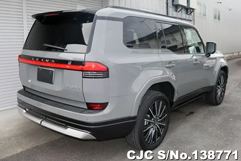 Lexus GX 550 in Gray for Sale Image 2