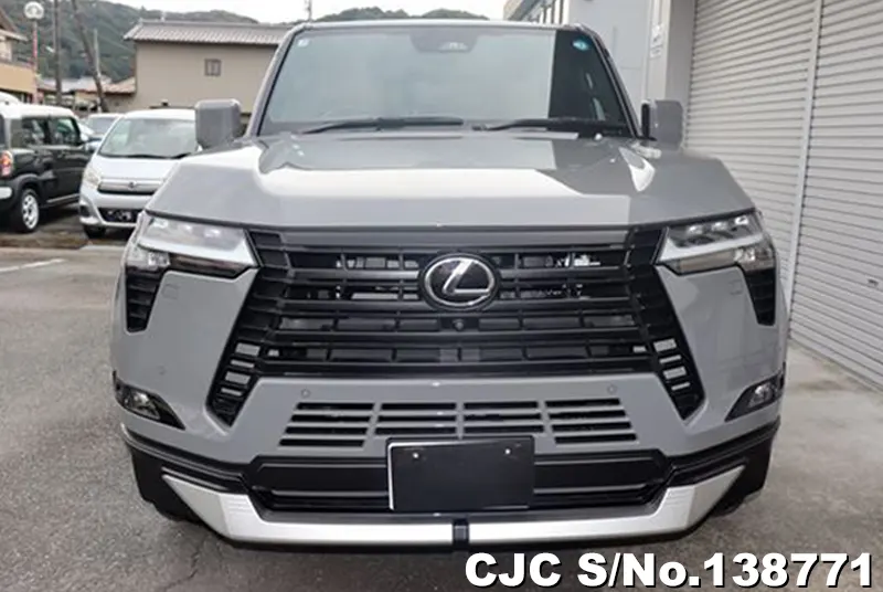 Lexus GX 550 in Gray for Sale Image 4