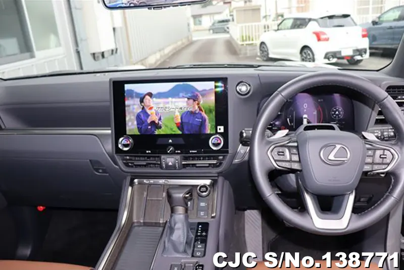 Lexus GX 550 in Gray for Sale Image 5