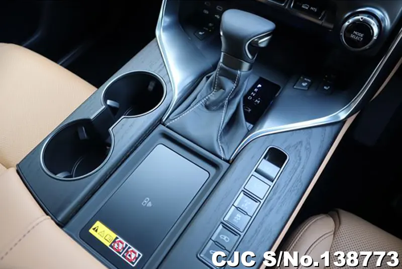 Lexus LX 600 in Pearl for Sale Image 11