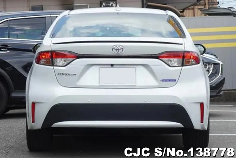 Toyota Corolla in White for Sale Image 4