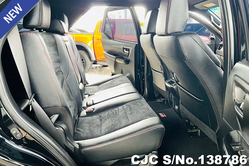 Toyota Fortuner in Black for Sale Image 10