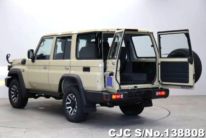 Toyota Land Cruiser in Brown for Sale Image 5