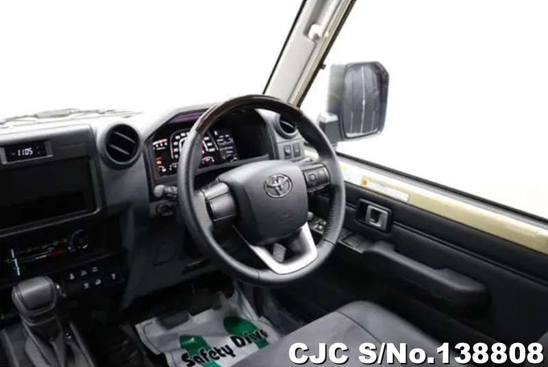 Toyota Land Cruiser in Brown for Sale Image 8