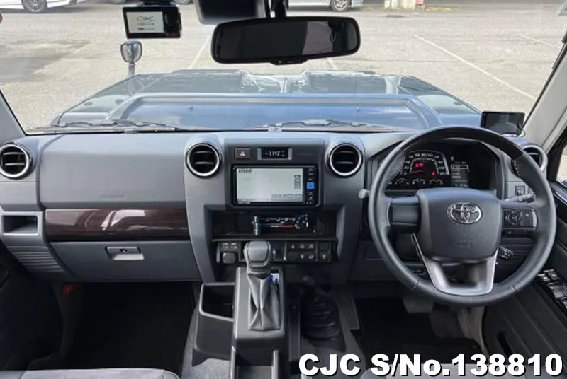 Toyota Land Cruiser in Black for Sale Image 3