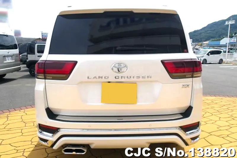 Toyota Land Cruiser in Pearl for Sale Image 1