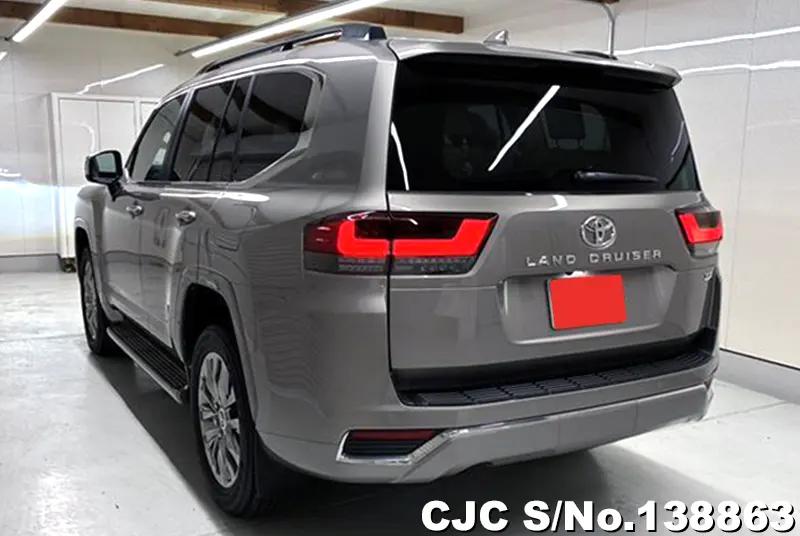 Toyota Land Cruiser in Gray for Sale Image 1