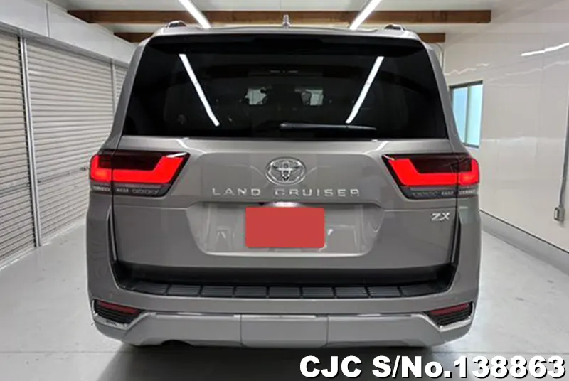 Toyota Land Cruiser in Gray for Sale Image 5