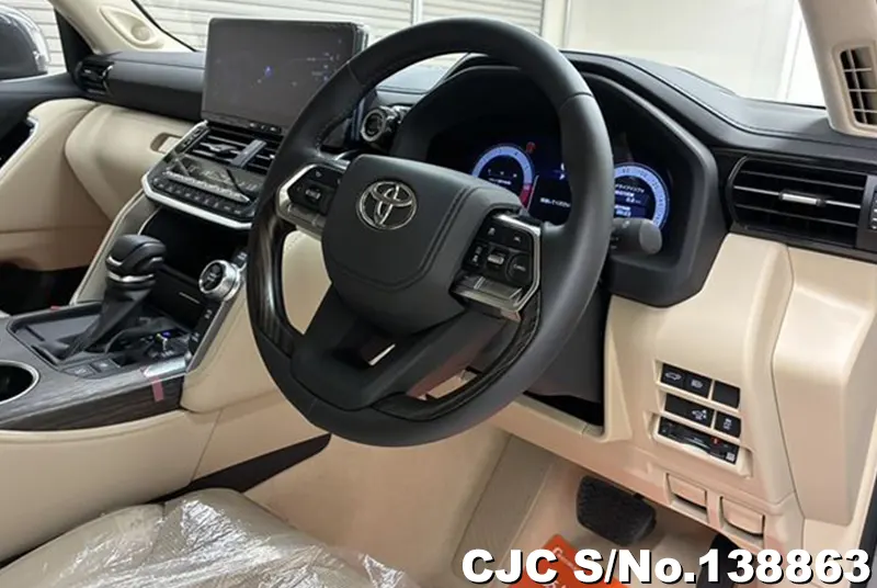 Toyota Land Cruiser in Gray for Sale Image 7