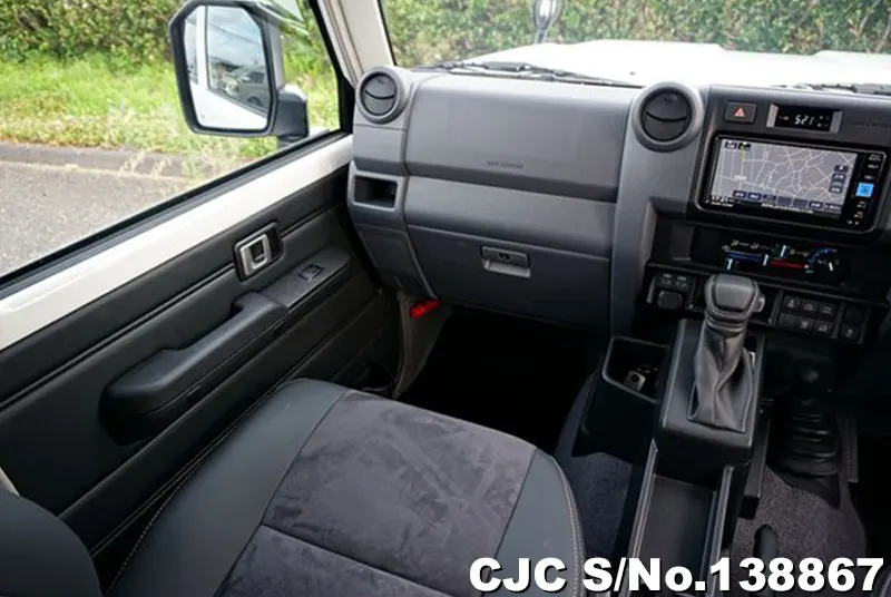 Toyota Land Cruiser in Pearl for Sale Image 12