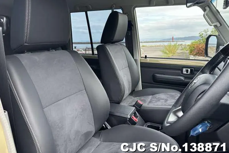 Toyota Land Cruiser in Brown for Sale Image 5