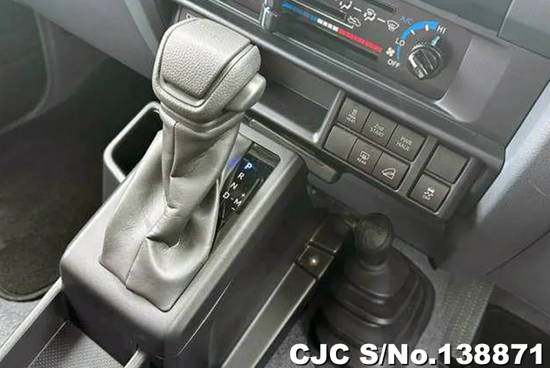 Toyota Land Cruiser in Brown for Sale Image 8
